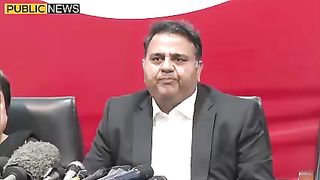 عمران خان پر بنائے گئے مقدمات کی ایک کتاب ہے#publicnews