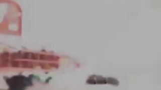 وہ آراہا ہے اور وہ بھی آراہی ہے