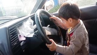 Umer Ki Harkity Check Kro Car Chála Raha HI