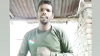 My friend apni girlfriend ko impress karta Howa