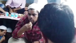 कुछ परदेस में परदेसियों की जिंदगी अपने परिवार के लिए