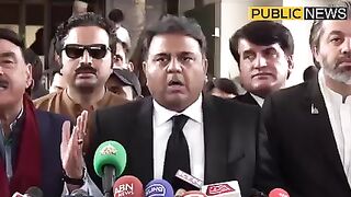 شیخ رشید نے فواد چوہدری کو روک دیاب#publicnews #breakingnews