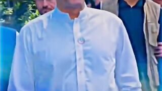 Weldon IMRAN khan look like
