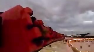 Incredicoaster в парке приключений Диснея в Калифорнии.