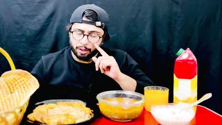 Eating Kofta Chanay, Matar Pulao, Aloo ke Pakory, Naan and Juice | Sehri | Mukbang