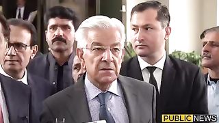 نازیبا گفتگو پر خواجہ آصف جا روعمل آ گیا #publicnews #breakingnews