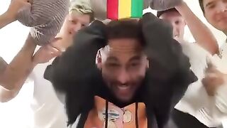E essa resenha dos parças do Ney, hein? Deu pra ver que o menino é bom de Geografia!