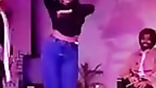 Neeru Bajwa dance on long lachi song / Kali Jhota promotion