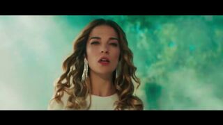 Alexis Rose - 'A Little Bit Alexis'