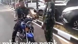 Pembuat aturan melanggar aturan????????????????????