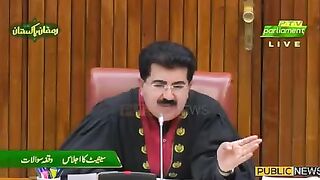 أپ ہوتی کون ہو حکم دینے والی #publicnews #breakingnews