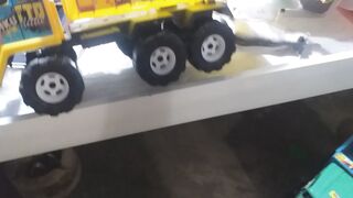 mobil kuning cerah truck mau pergi kemana ya