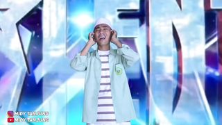Masyaallah❗️Adzan Subuh ???????? اَللهُ اَكْبَرُ Power Full merdu banget Suara pemuda ini-Indianparody