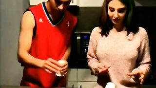Couple_play_game_lovely_couple.