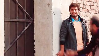 Gate knocked Apne Tarike Se