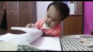 BABY READING QURAN PAK.
