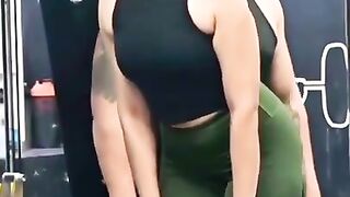 broken ????||workout||#crossfit #femalefitnesfs #viralvideo #youtubeshorts 2