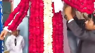 GROOM FULL OF FLOWERS