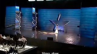 FEATHER BALANCE TRICK.
