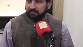 Zahid Warsi reciting his poetry