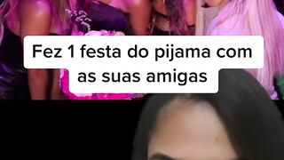 Anitta comemorando aniversário com festa do pijama