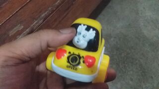 mobil kuning depane ada sticker kelinci
