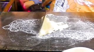 Satisfying crêpe making! ????