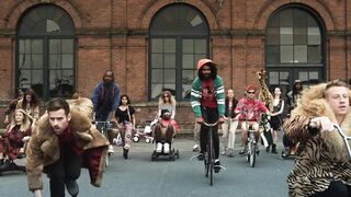 Macklemore & Ryan Lewis - Thrift Shop feat. Wanz