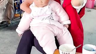 This super mom will do anything for her baby! ❤️