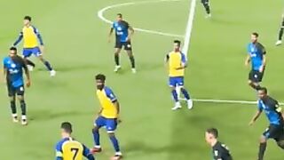 هاتريك شاهد ذكاء رونالدو في توجيه لاعبين النصر ????Ronaldo skills V PSG ???????????????? ????funny