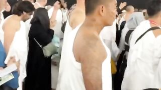 Tattoo Man offering Umraah! MashAllah ????