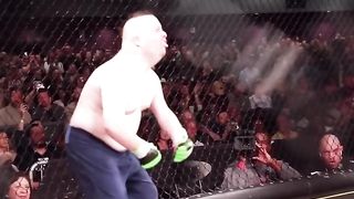 Un handicapé affronte un champion d ufc