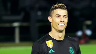 Ronaldinho VS Cristiano Ronaldo ► Splendid Dribbling Skills & Goals
