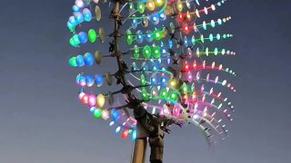 I_found_a_beautiful_street_light,_and_I_have_a_chance_to_come_and_see