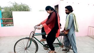 Playing Cycle An Girl / Sindhi Actress