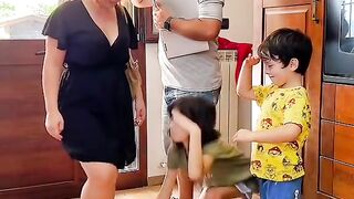 КОГАТО МАМА НОСИ ПАРИТЕ В КЪЩИ