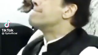 Apnain Leader Ko Udass Daikh Kar Rona Aageya