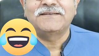 Sammeh Saab Halka Hath Rakh
