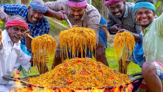 CHICKEN NOODLES | chinese Hakka Noodles Recipe cooking in village | Chinese street food.