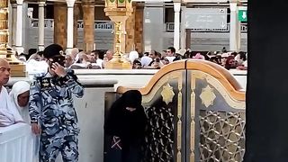 Lucky girl prayer near kaaba #makkah
