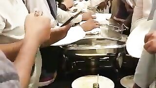 KHANA ASAY KHAYA JATA HAY.