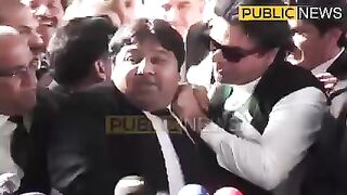 سپریم کورٹ کے باہر شدید بدنظمی #publicnews #breakingnews