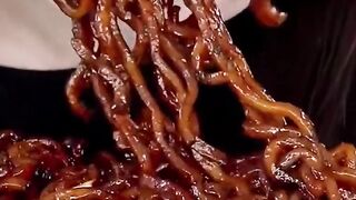 Spicy black bean noodles ????????