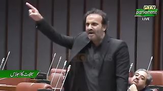 زمان پارک کی دیواریں گر سکتی ہیں تو ؟ #publicnews #breakingnews