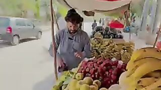 ماہ رمضان کے مبارک مہینے میں ہمیں غریب لوگوں کا احساس کرنا چاہیےے