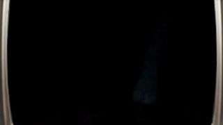 Un homme explore une forêt de nuit et croise une créature étrange #strange #scary #shorts #creature