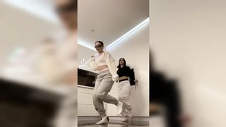 Chellage 1 tiktok dance