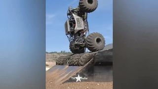 Funny Moments Of The Week / Cute People And Animals Doing Funny Things #49