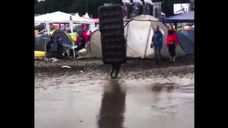 Unbelievable Fall into the Mud: A Hilarious Mishap Caught on Camera
