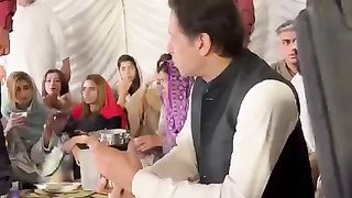 Imran Khan sahri warqaron ke Sath